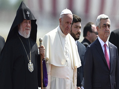 Erməni analitik: Papa Fransiskin səfəri Ermənistan hakimiyyəti və ruhaniliyinə bir “şapalaqdır”