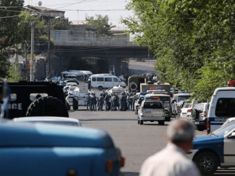 СНБ Армении: Средств для мирного решения ситуации с захватом полицейской части в Ереване может не хватить – ФОТО - ОБНОВЛЕНО