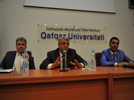 Elmar Qasımov Qafqaz Universitetinin kollektivinə təqdim olundu - FOTO