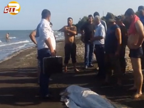 В Каспийском море утонул молодой человек – ВИДЕО