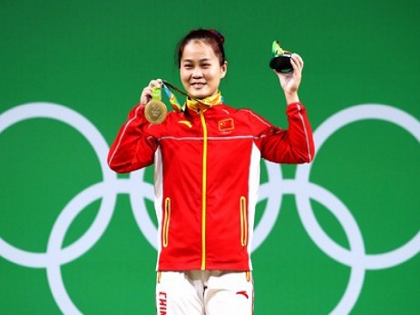 Çinli atlet Olimpiadada dünya rekorduna imza atıb