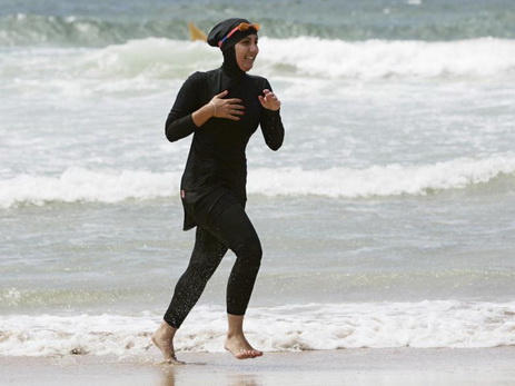 В Каннах запретили носить на пляжах мусульманские купальники «буркини» - ФОТО