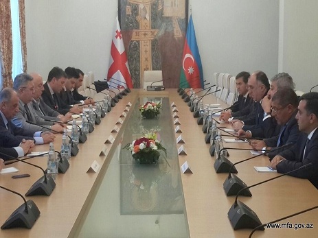 Elmar Məmmədyarov Gürcüstan Parlamentinin sədri ilə görüşüb