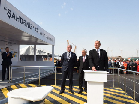 Президент Ильхам Алиев принял участие в церемонии отправки в море опорного блока по проекту «Шахдениз-2» - ФОТО