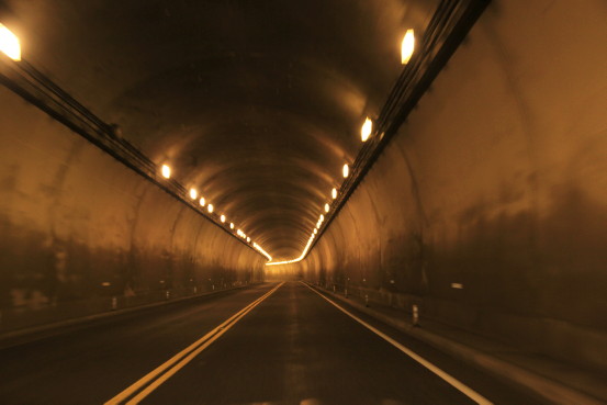 Çində dünyanın ən hündür dağ tuneli tikilib