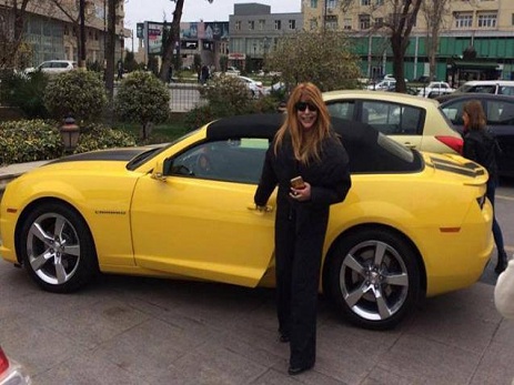 Aygün Kazımova borca görə avtomobilini satdı - FOTO