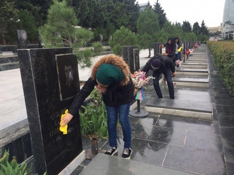 Azərbaycanda gənclərdən örnək hərəkət: hər ay şəhidlərin məzarlarını təzmiləyirlər