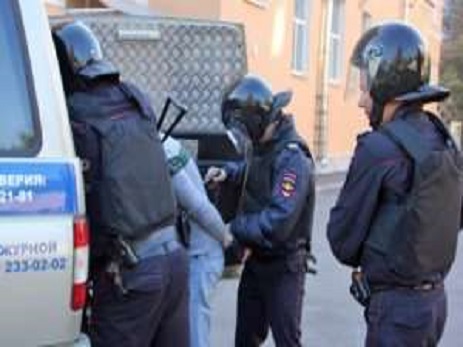 Moskvada bazarda qarşıdurma: polis azərbaycanlıları həbs etmək istəyib