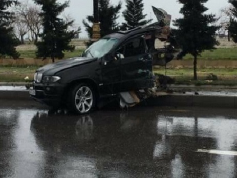 Bakıda dəhşətli qəza: “BMW X5” iki yerə bölündü – FOTO - VİDEO