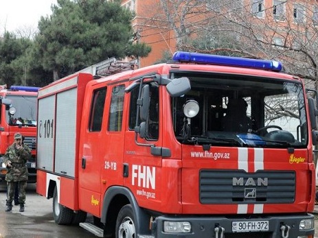 Bakının mərkəzində yaşayış binasında yanğın olub