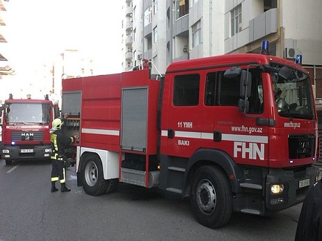 Bakıda yaşayış binasında yanğın olub: 15 nəfər təxliyə edilib