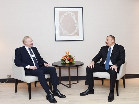 İlham Əliyev Davosda BP şirkətinin baş icraçı direktoru ilə görüşüb