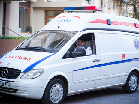В Баку в жилом доме произошел мощный взрыв, есть пострадавший