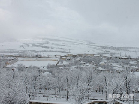 Lerikdə qar uçqunu olub, yollar bağlanıb