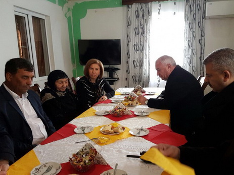 Заместитель председателя Милли Меджлиса Бахар Мурадова встретилась во фронтовой зоне с жителями и военными - ФОТО