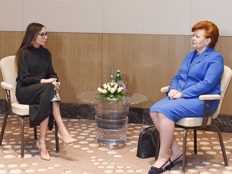 Mehriban Əliyeva Latviyanın sabiq prezidenti ilə görüşüb – FOTO
