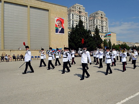 Bakıda Böyük Britaniyanın hərbi orkestrinin nümunəvi çıxışı olub – FOTO