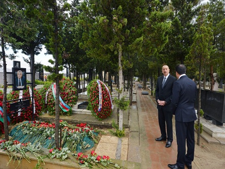 Prezident İlham Əliyev Natiq Əliyevin məzarını ziyarət edib