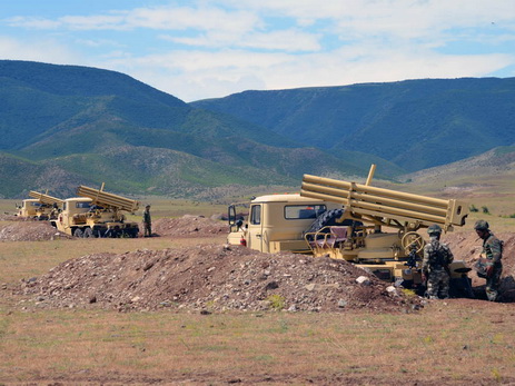 ВС Азербайджана выполнили учебно-боевые задачи с использованием оружия и военной техники - ФОТО