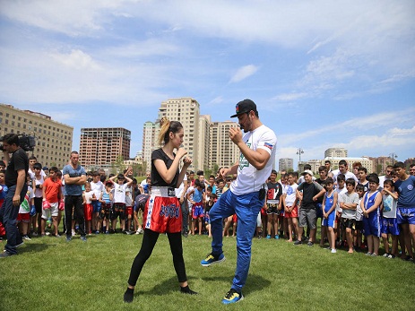 Heydər Əliyev Mərkəzinin parkında Zabit Səmədovla master klass -FOTO