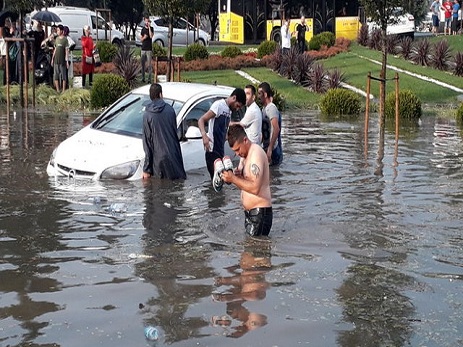 Güclü dolu İstanbulu iflic edib  – FOTO