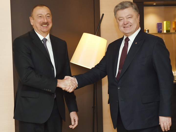 Президент Азербайджана поздравил президента Украины