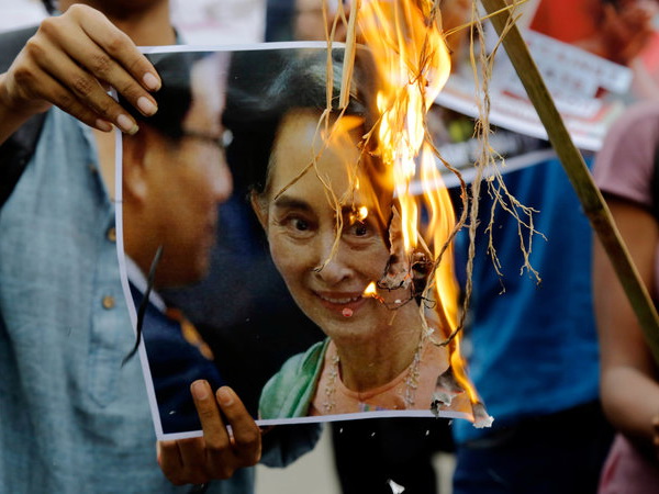 Истребление мусульман в Мьянме: главу правительства могут лишить Нобелевской премии мира – ФОТО – ВИДЕО