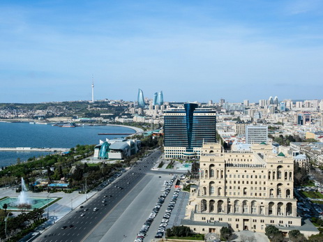 В Баку в пятницу сохранится теплая погода