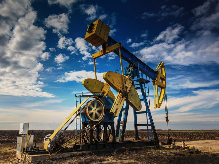 Азербайджан сократит ежедневную добычу нефти еще на 7 тысяч баррелей