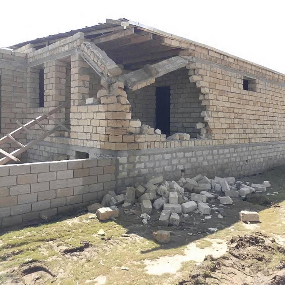 Аз новости сегодня ахар аз. Недостроенные дома в средней Азии. Какие дома строят Азербайджана. Заказать постройка дома в Азербайджане. Азербайджан чем дом строить.