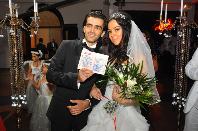 Азербайджанские женихи. Азербайджанская свадьба. Азербайджанские жених и невеста.
