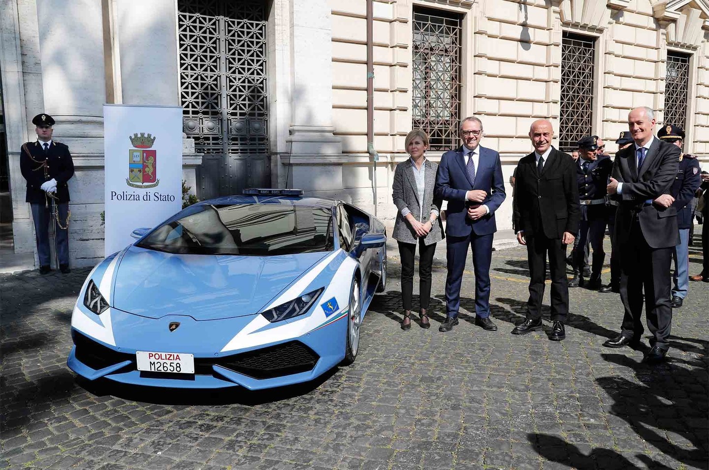 Итальянская полиция будет ездить на Lamborghini Huracan – ФОТО | 1news.az |  Новости